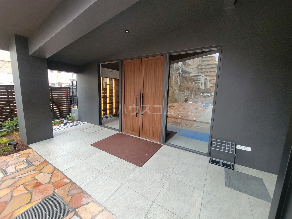 25/30 エントランス