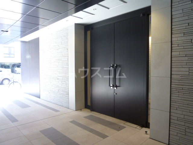 18/26 エントランス