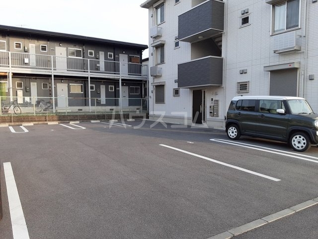 25/26 駐車場