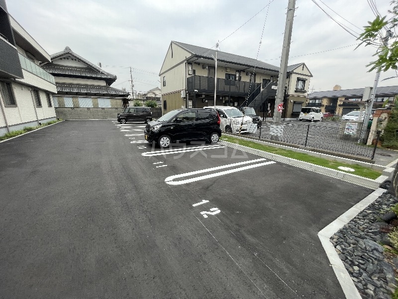 23/26 駐車場