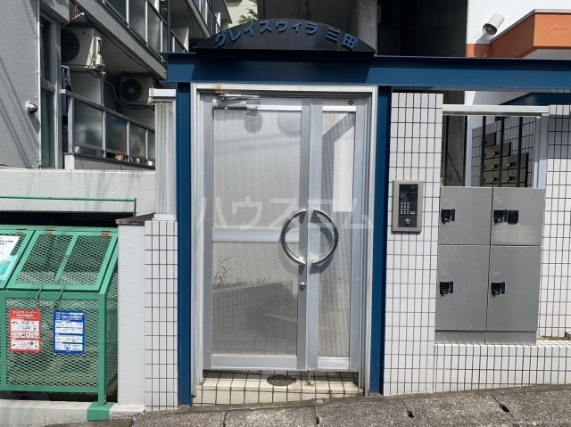 25/30 エントランス