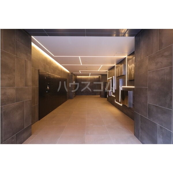 16/27 エントランス