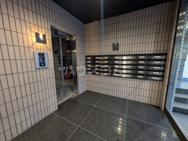 21/30 エントランス