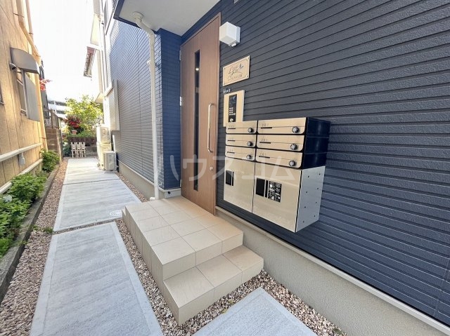 25/29 エントランス