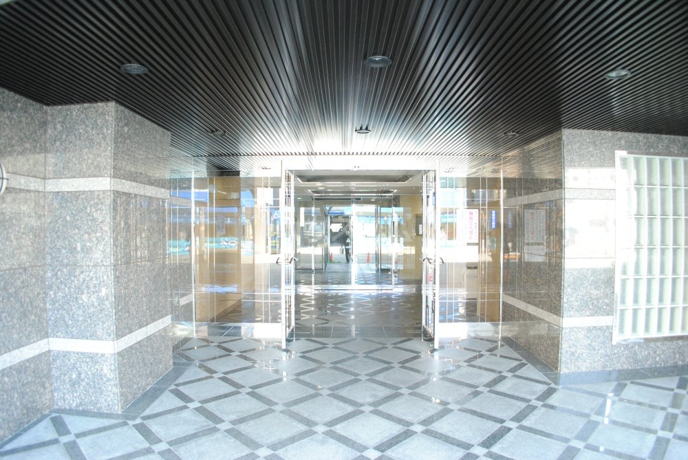 21/30 エントランス