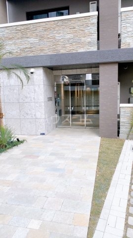 26/30 エントランス