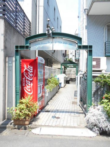 23/30 エントランス