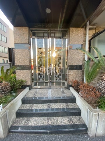 17/26 エントランス