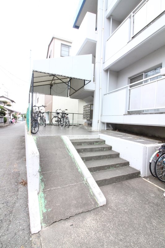 22/28 エントランス