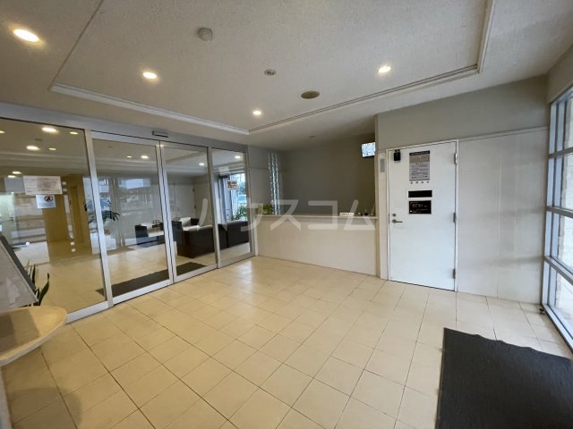 28/30 エントランス