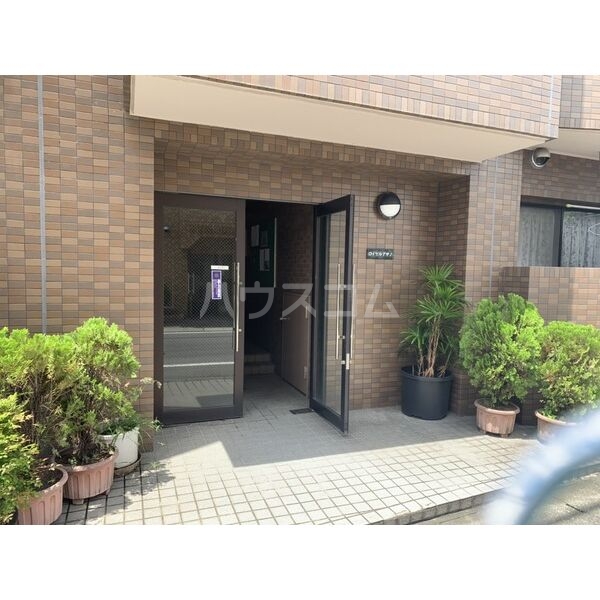 19/25 エントランス