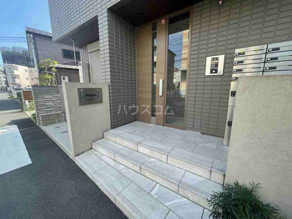 22/25 エントランス