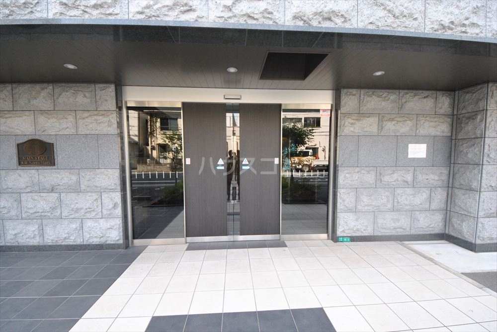 23/30 エントランス