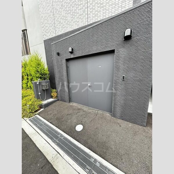 21/30 エントランス