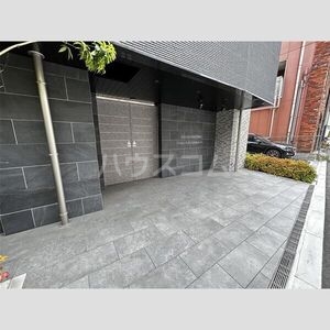 22/30 エントランス