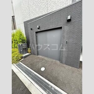 23/30 エントランス