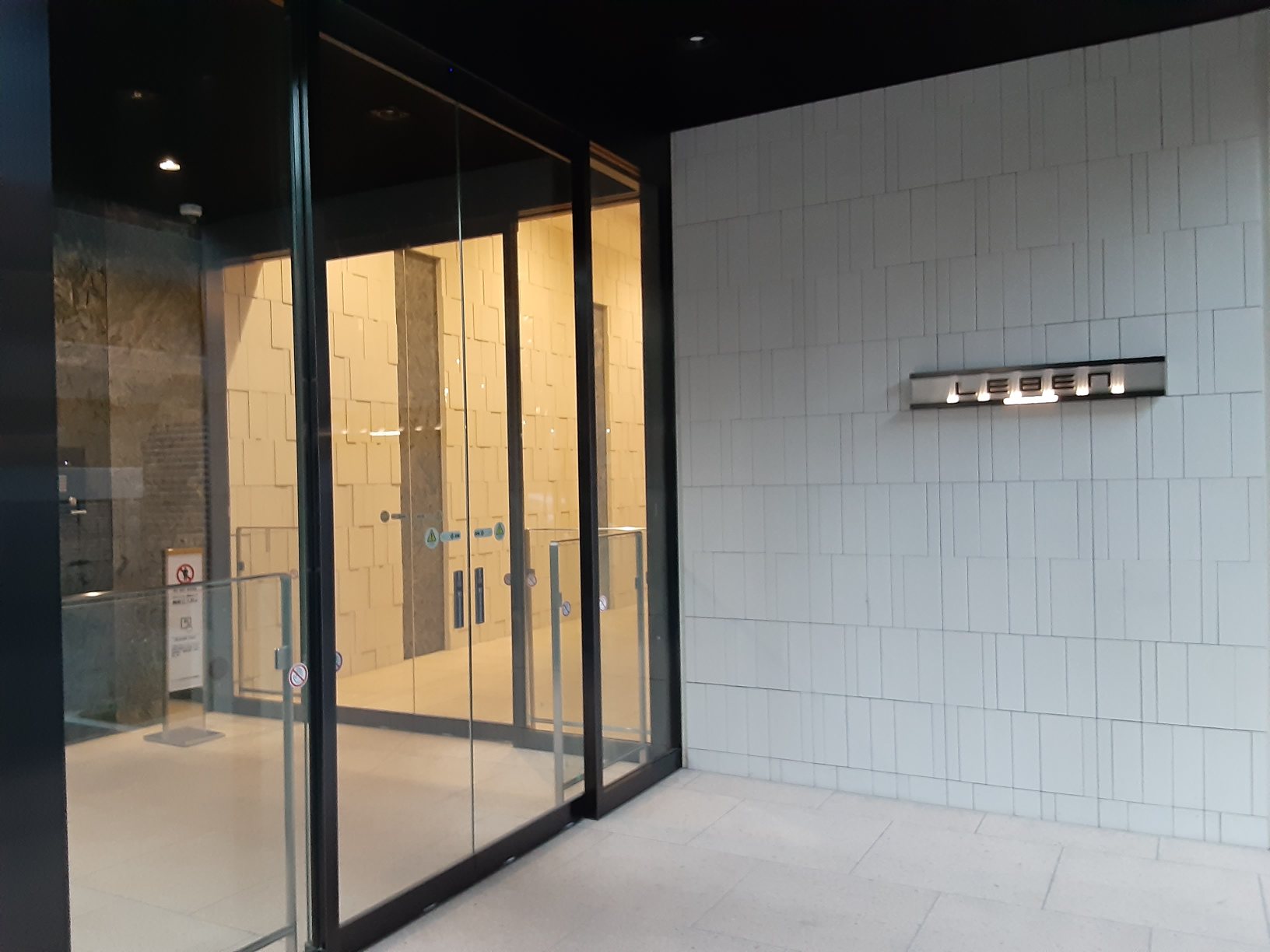 24/26 エントランス