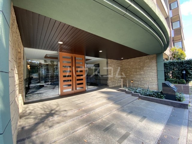 28/30 エントランス