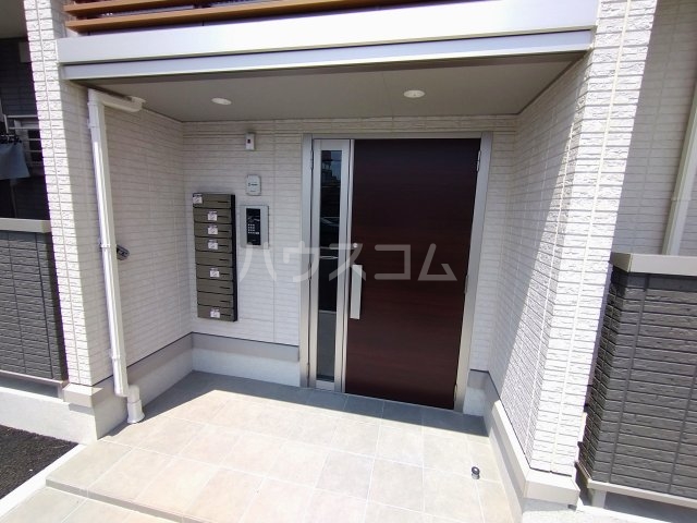 22/23 エントランス