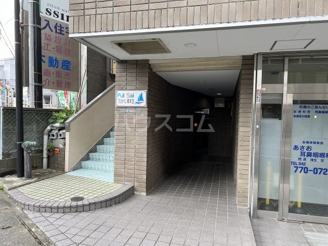 23/29 エントランス