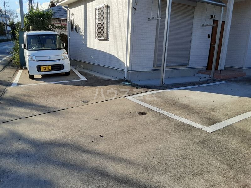 22/22 駐車場