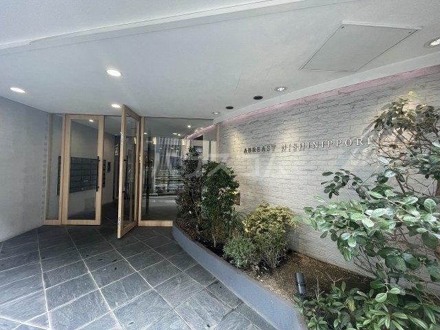 25/30 エントランス