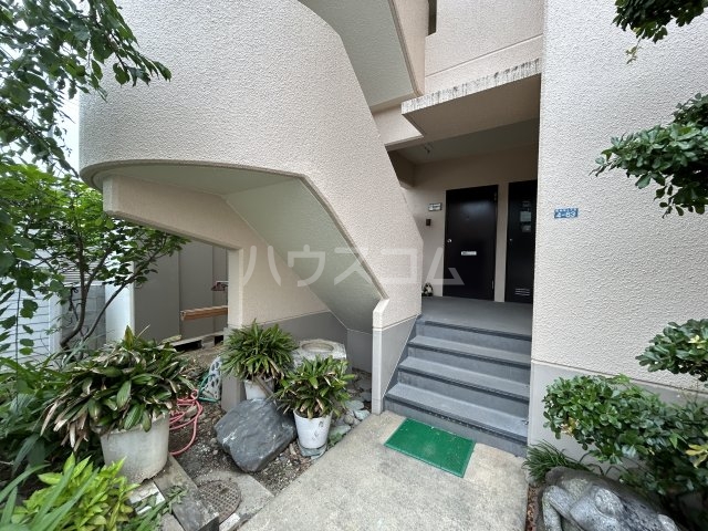 17/25 エントランス