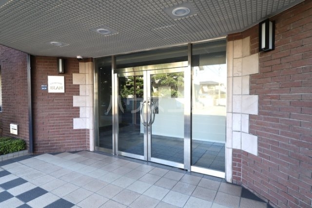 23/30 エントランス