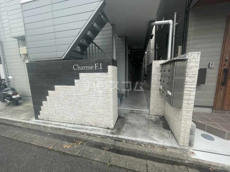 22/27 エントランス