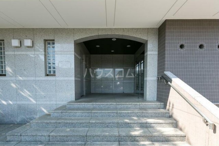 16/25 エントランス