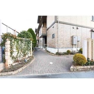 18/22 エントランス