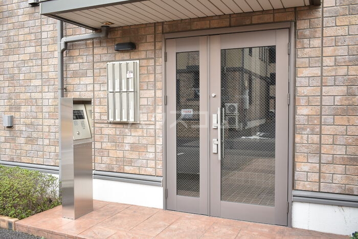 27/30 エントランス