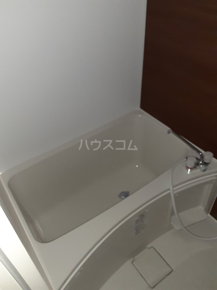13/28 浴室