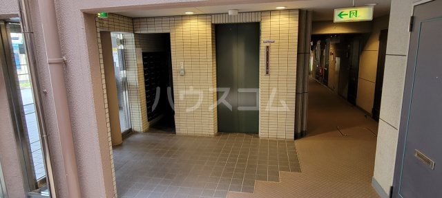 28/30 エントランス