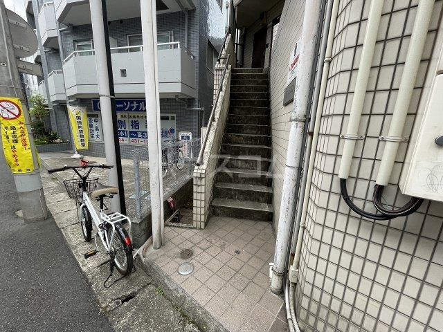 21/27 エントランス