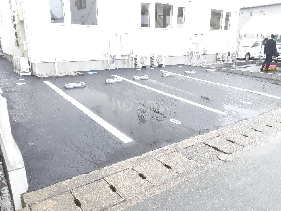 27/30 駐車場