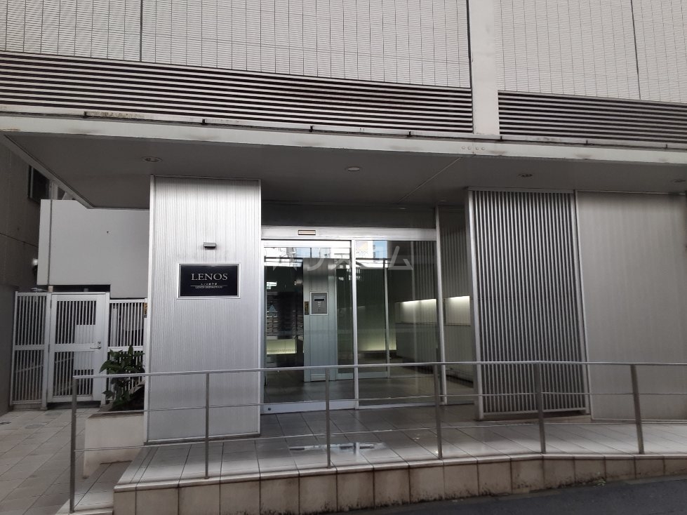 28/30 エントランス