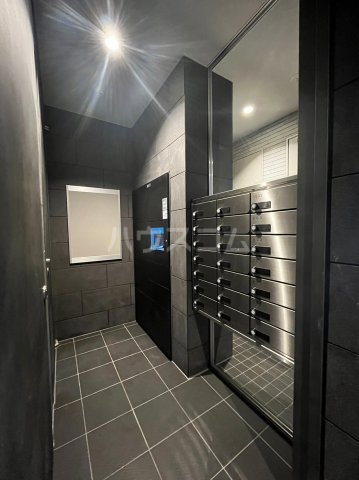 23/30 エントランス