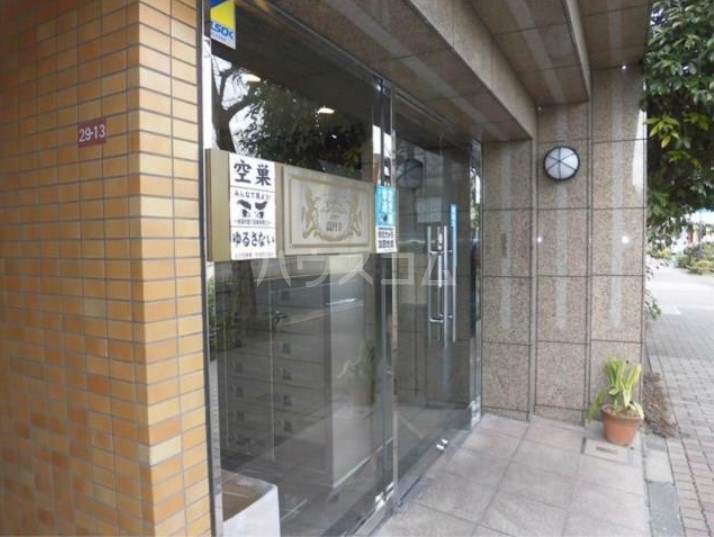 22/30 エントランス