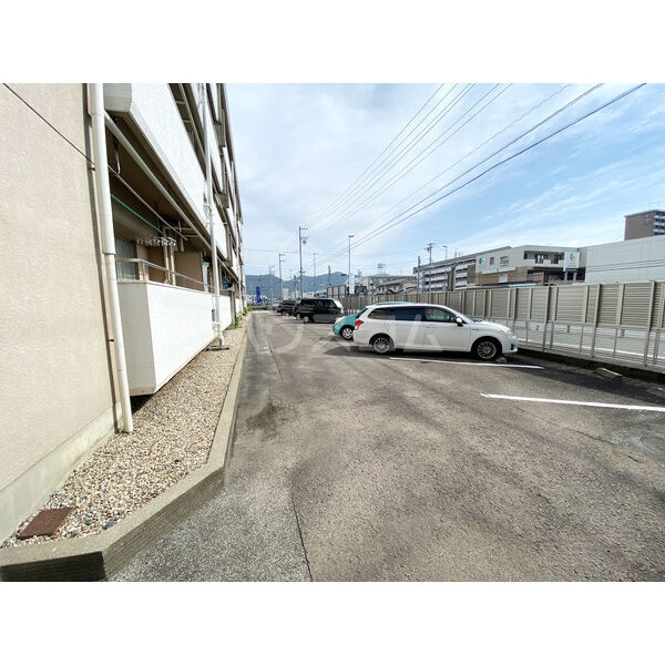 2/3 駐車場