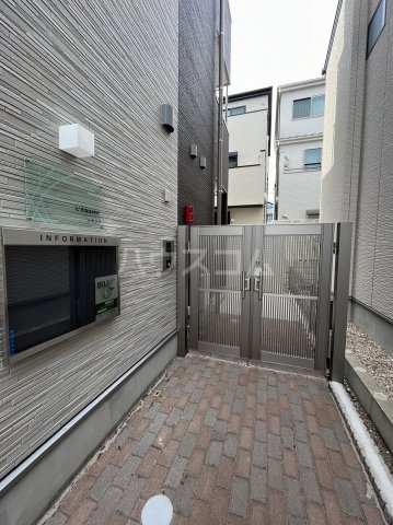 22/30 エントランス