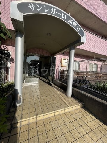 23/30 エントランス