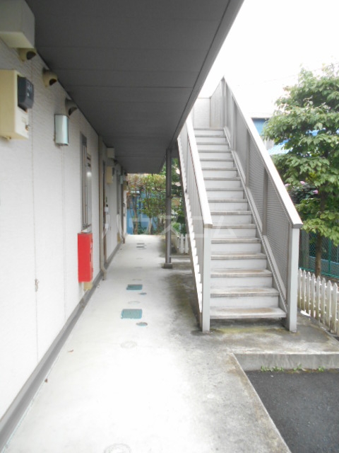 23/30 エントランス