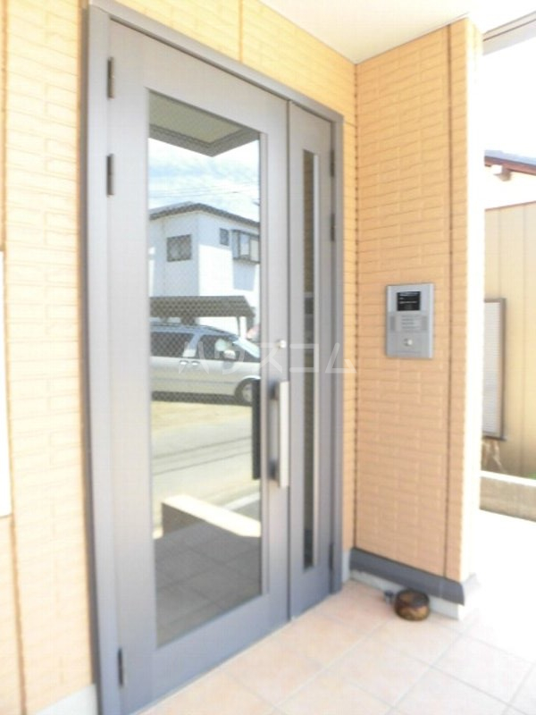 21/30 エントランス