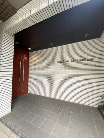 26/30 エントランス