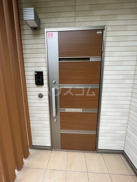 28/30 エントランス