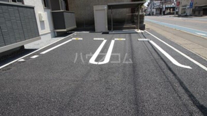 18/23 駐車場