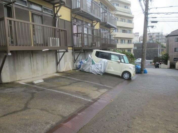 16/18 駐車場
