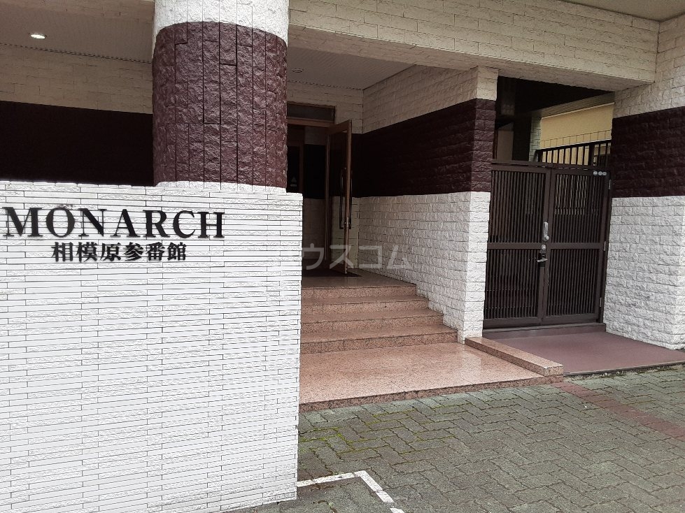 26/30 エントランス