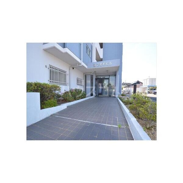 18/28 エントランス